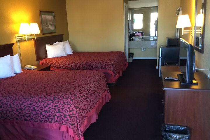 Room 17 of 18