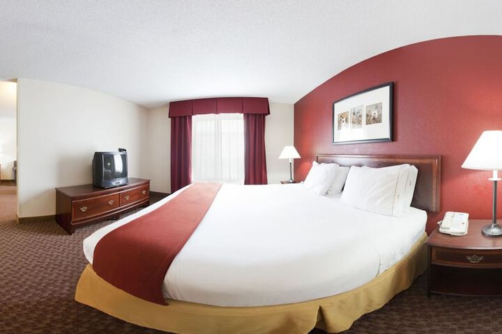 Room 5 of 9