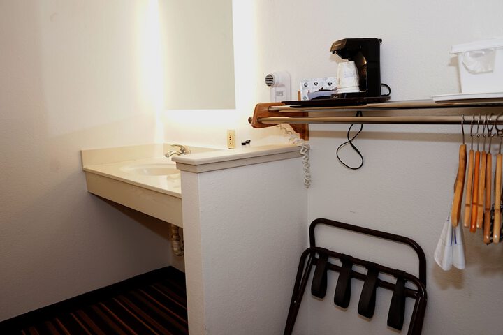 Room 48 of 76