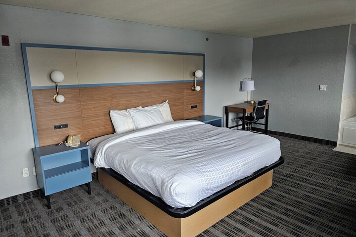 Room 13 of 40
