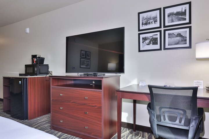 Cobblestone Hotel & Suites - Rhinelander