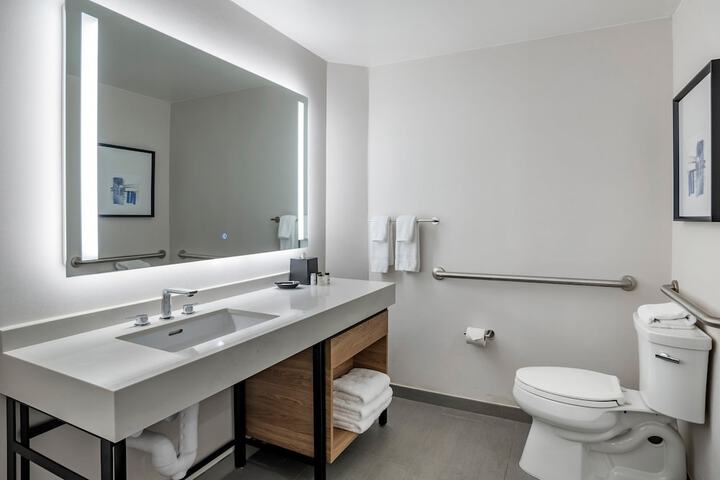 Sheraton Suites Wilmington Downtown