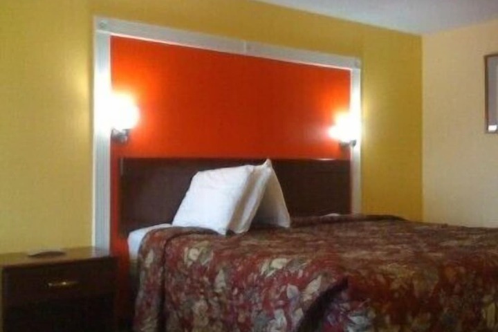 Room 8 of 15