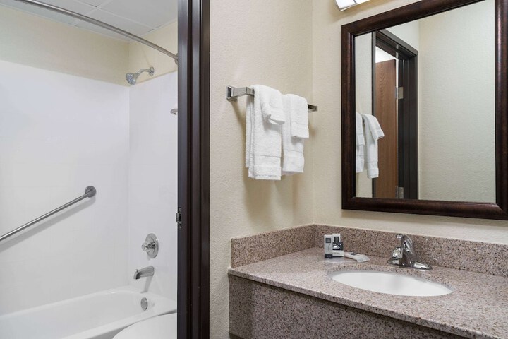 AmericInn by Wyndham Lake City