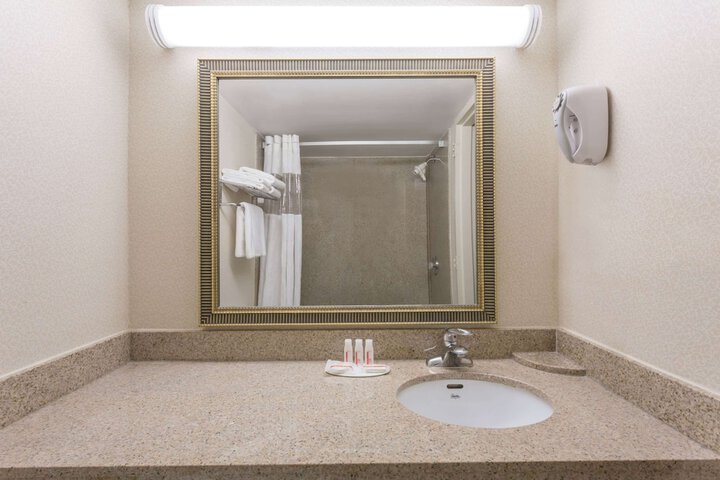 Room 11 of 26