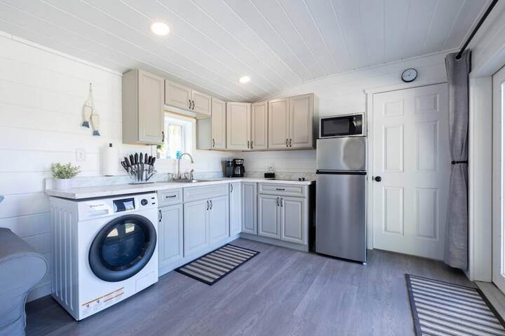 Tiny House 2 5 hrs NYC and Boston Waterfront Wifi