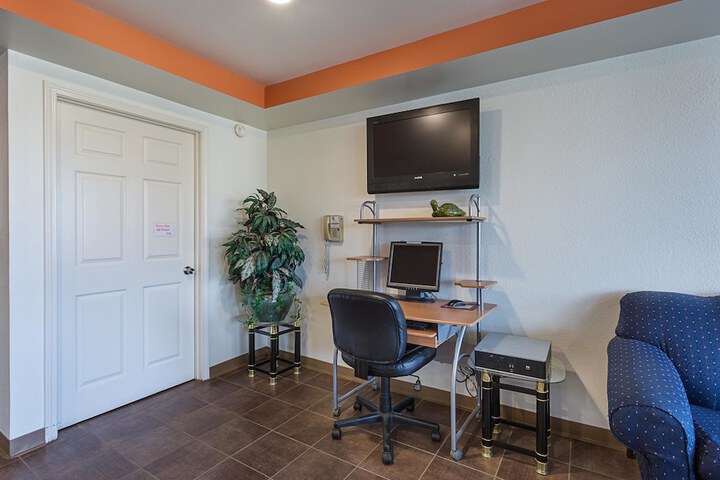 Business Center 35 of 36