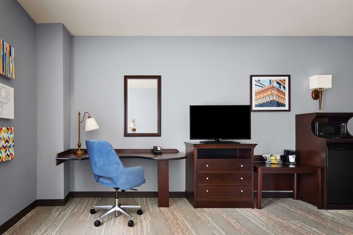 Room 8 of 27