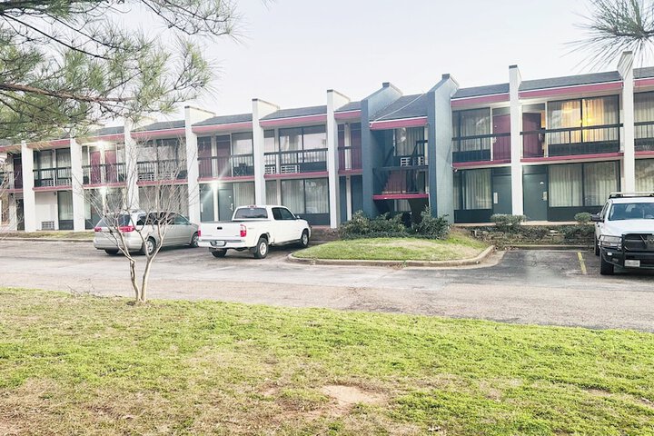 Hotel 5 of 64