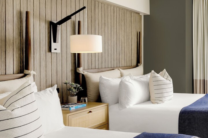 Newport Harbor Island Resort