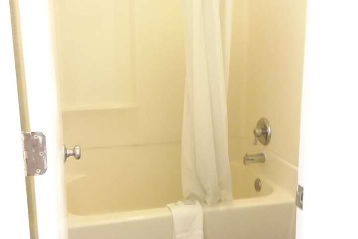 Room 16 of 19