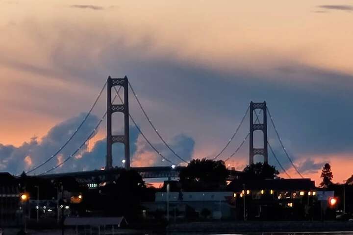 Mackinaw Beach & Bay Inn & Suites