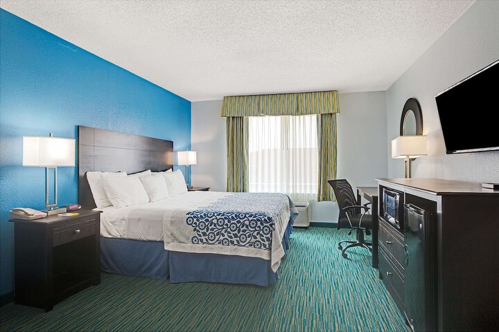 Room 8 of 19