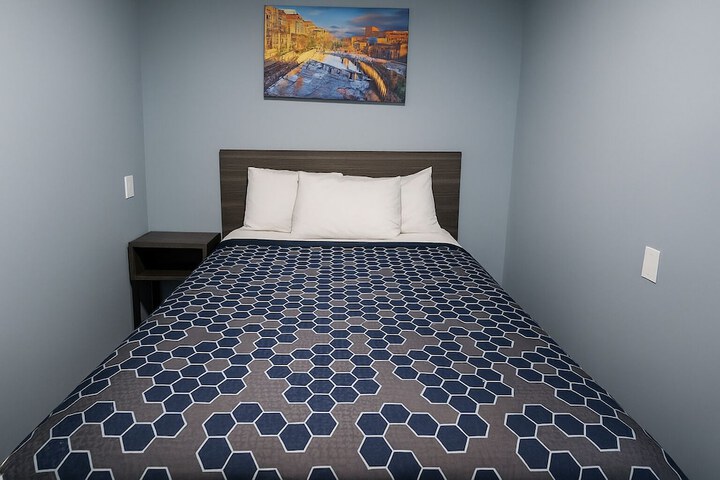 Hillsboro Inn & Suites