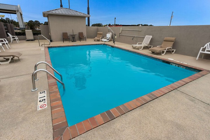 Quality Inn & Suites Pearl - Jackson