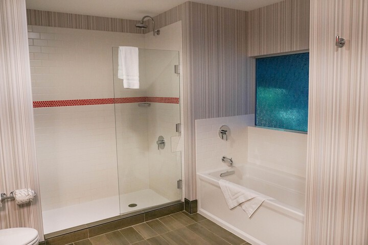 Room 18 of 28