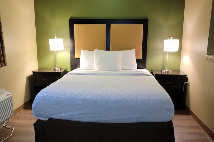 Room 10 of 12