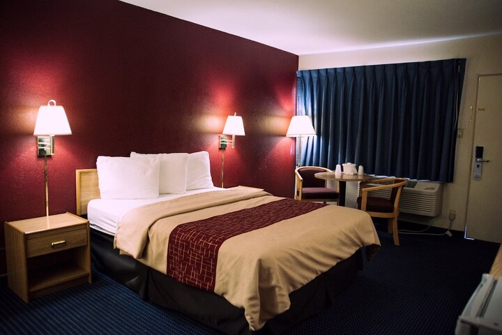 Room 11 of 34