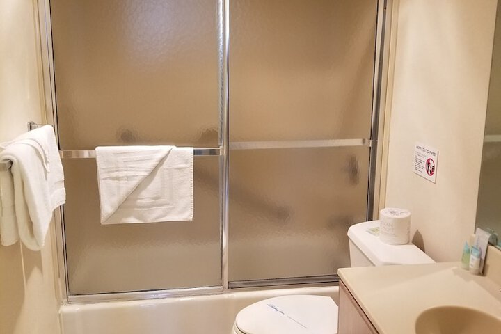 Room 100 of 229