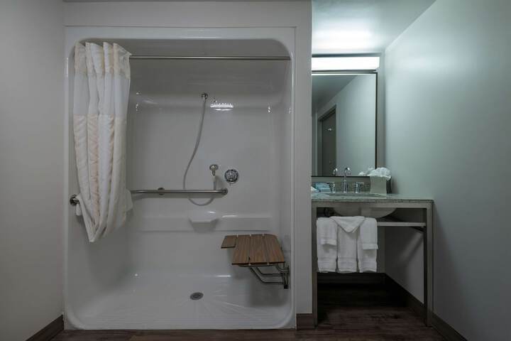 Room 18 of 37