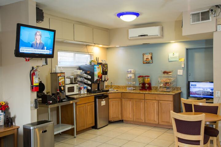 Breakfast/Coffee Service 100 of 100