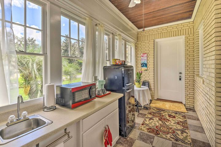 Historic Crescent City Studio - Lakefront w / Dock!
