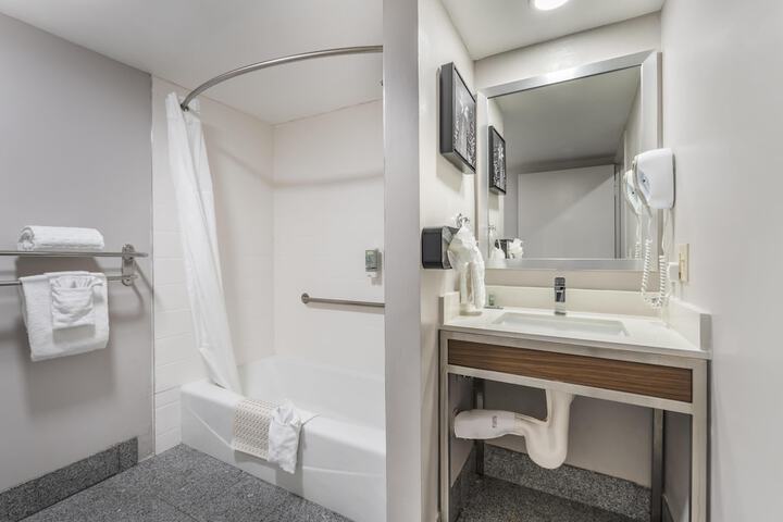 Best Western Airport Plaza Hotel – LAX  Airport LA Stadium