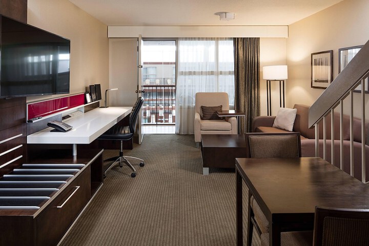 Room 18 of 102