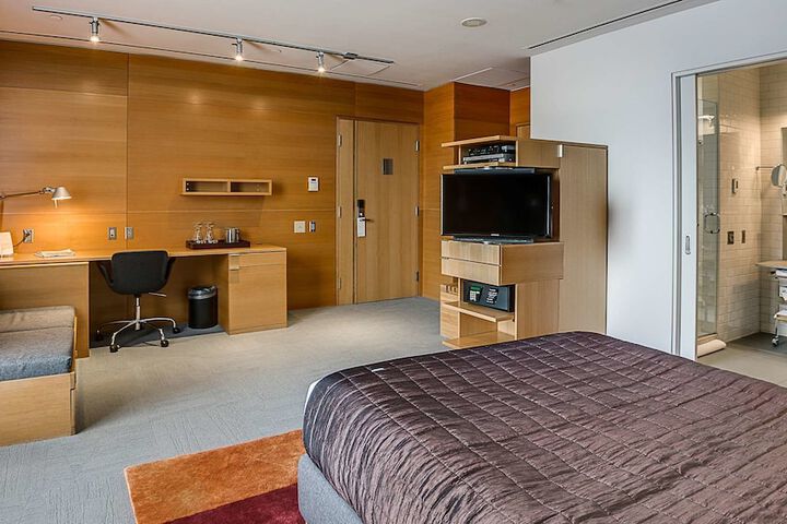 Room 80 of 109