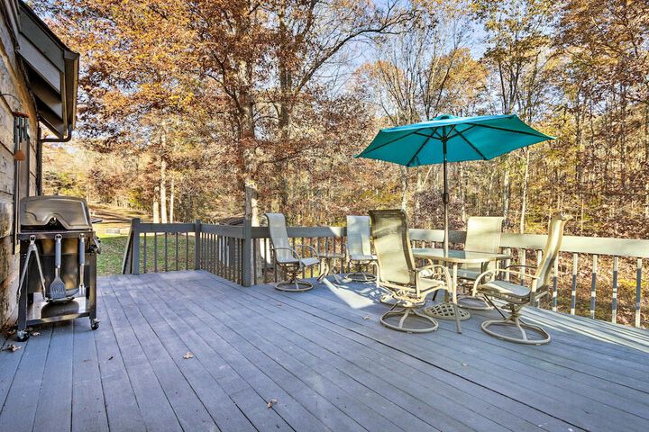 Luxe Dog-friendly Cabin w / Hot Tub & Game Room
