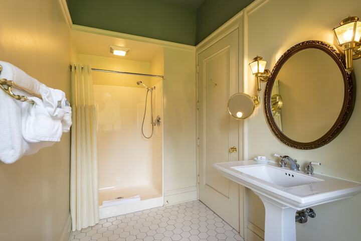 White Springs Manor a Belhurst Property