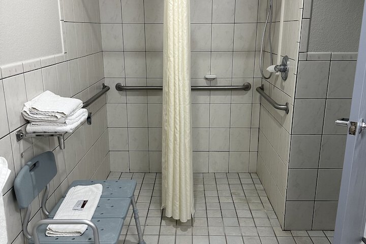 Room 11 of 40