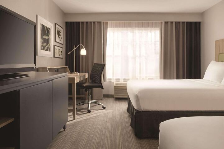 Country Inn & Suites by Radisson Germantown, WI