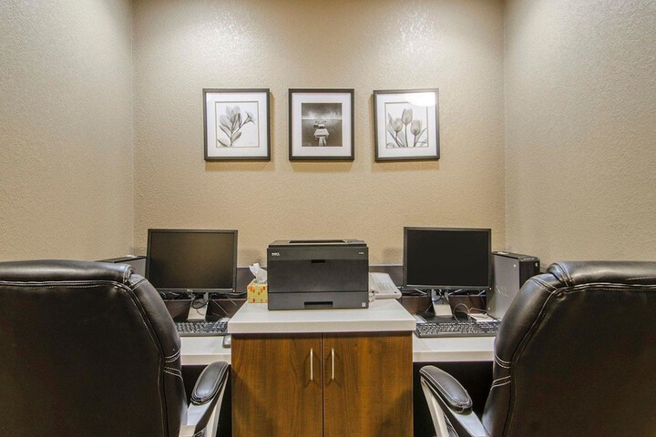 Business Center 51 of 55