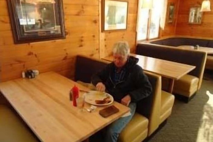 Dining 18 of 20