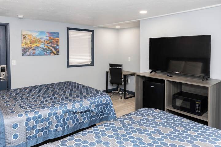 Hillsboro Inn & Suites