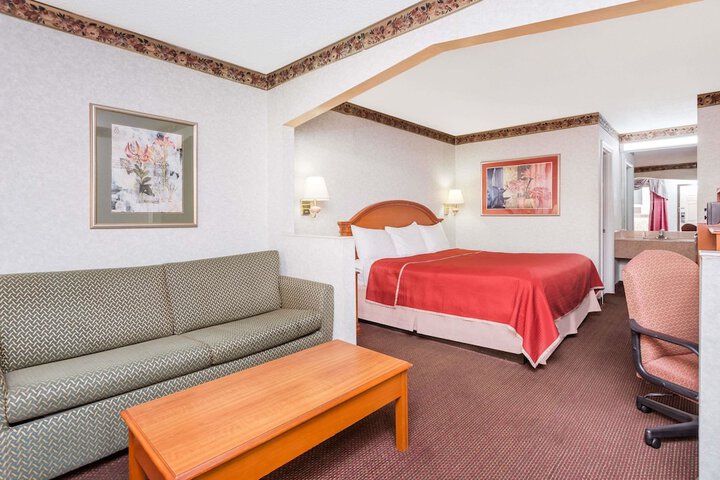 Room 11 of 16