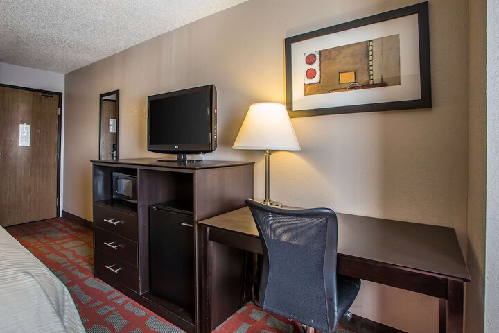 Room 8 of 30