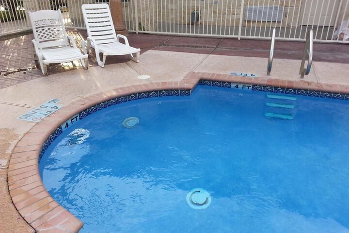 Pool 10 of 33