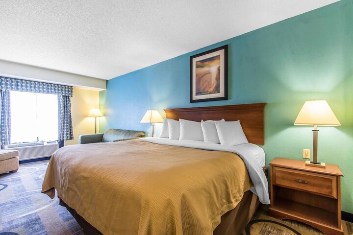 Room 9 of 29