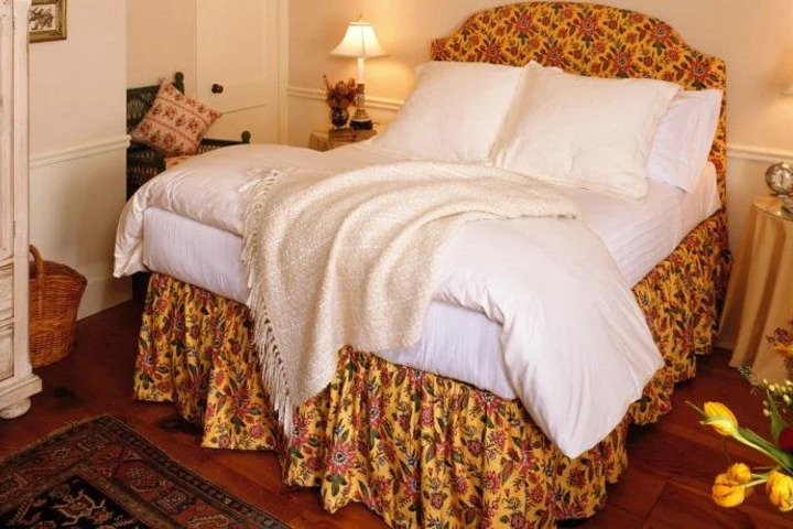 HOME HILL INN