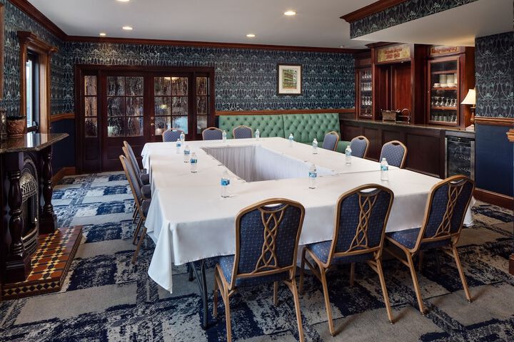 Irish Cottage Inn & Suites