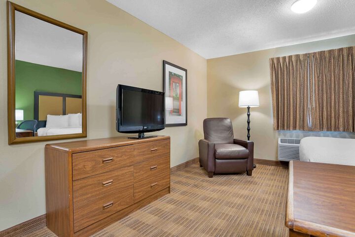 Room 16 of 27