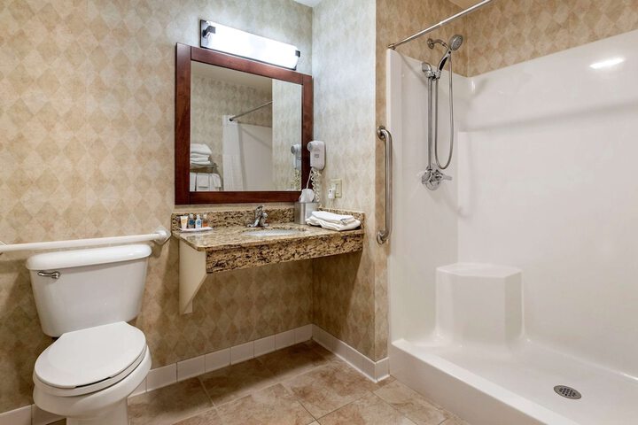 Room 5 of 10