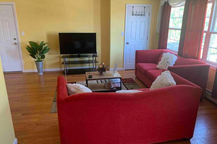 Family 3-bedroom home (2nd floor near EWR / Outlet)