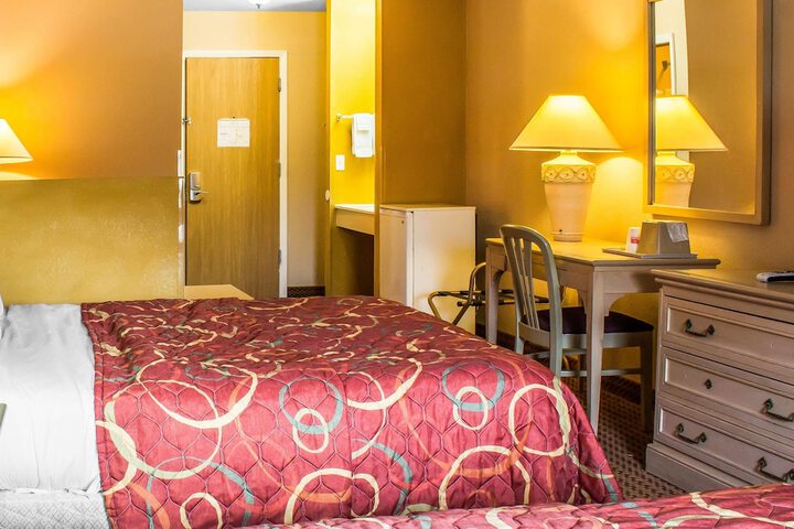 Room 28 of 32