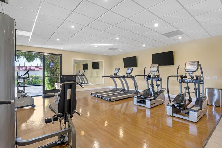 Best Western Plus South Coast Inn