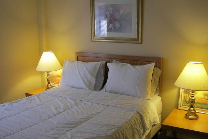 Room 4 of 8