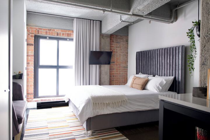 Room 70 of 142