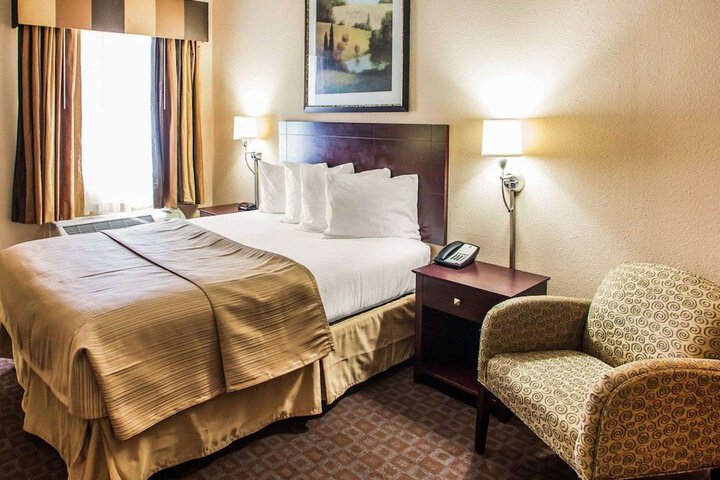 Quality Inn & Suites Peoria North